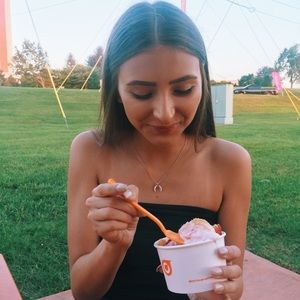 Meet your Posher, Anna